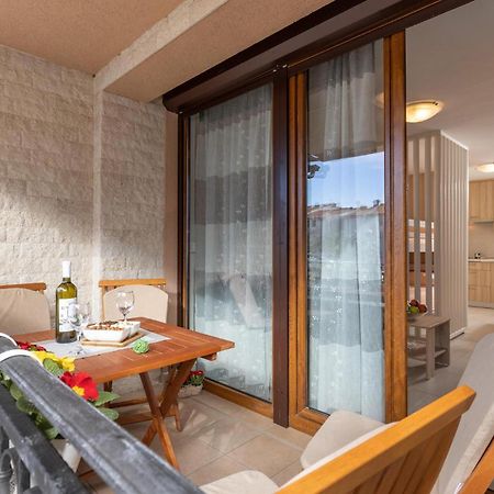 Cozy Apartment In Crikvenica With Kitchen ภายนอก รูปภาพ