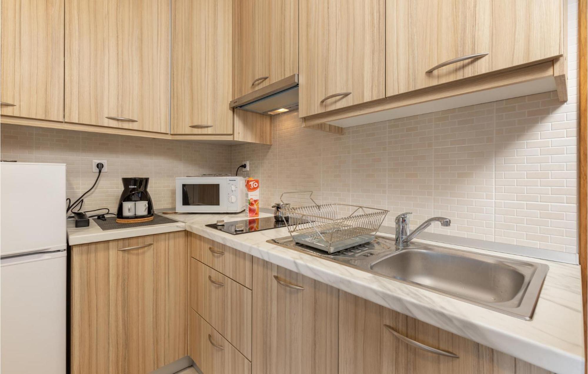 Cozy Apartment In Crikvenica With Kitchen ภายนอก รูปภาพ
