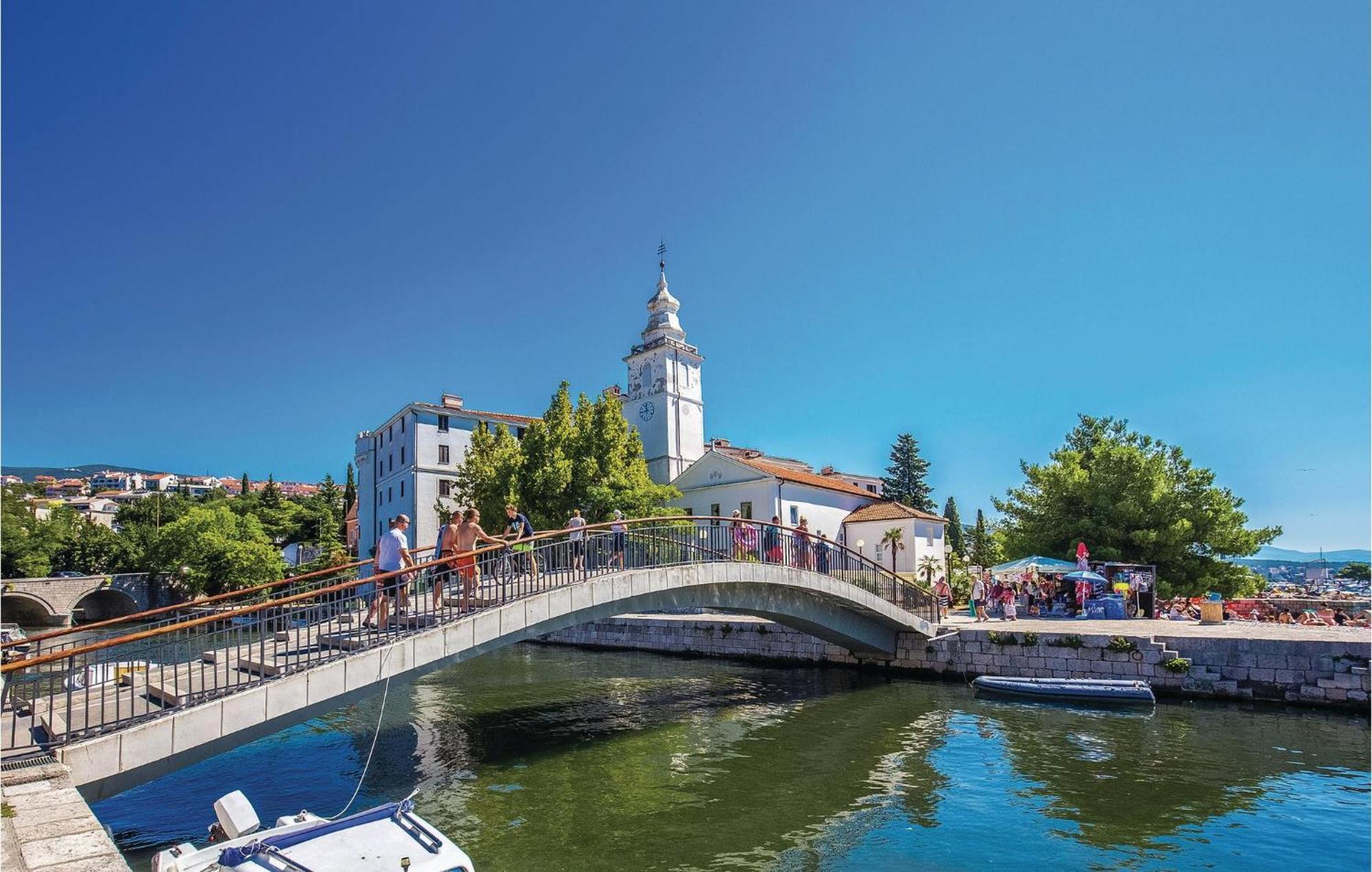 Cozy Apartment In Crikvenica With Kitchen ภายนอก รูปภาพ