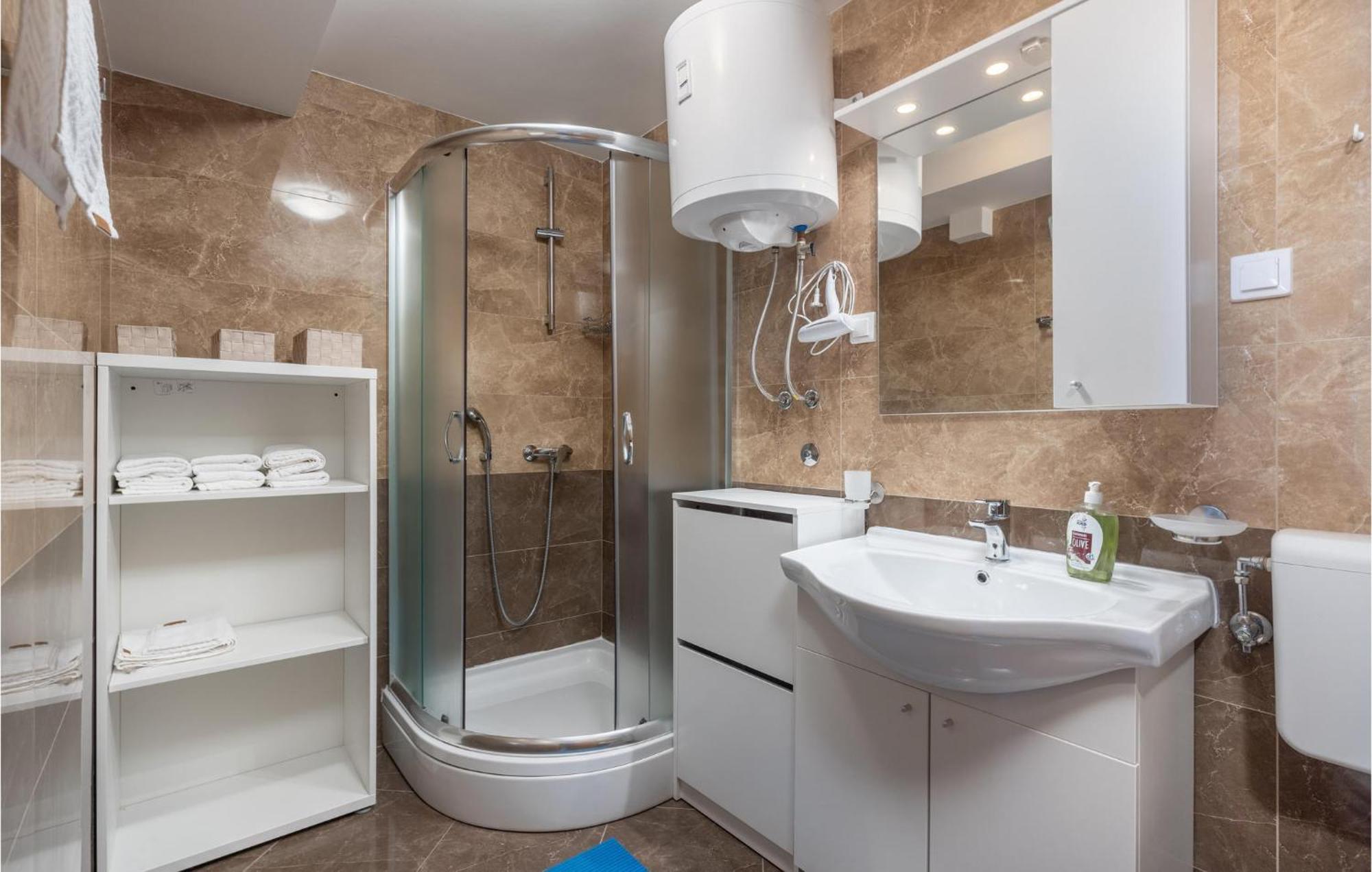 Cozy Apartment In Crikvenica With Kitchen ภายนอก รูปภาพ