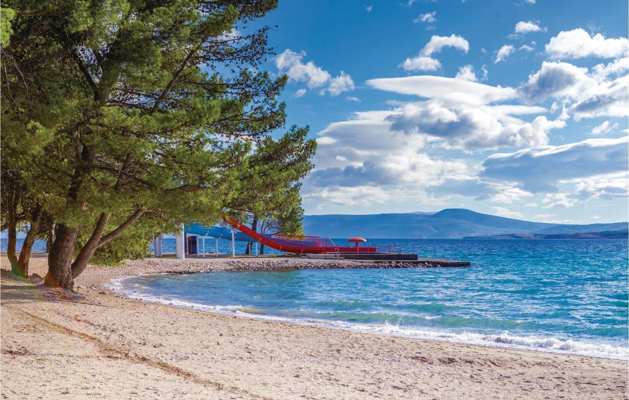 Cozy Apartment In Crikvenica With Kitchen ภายนอก รูปภาพ