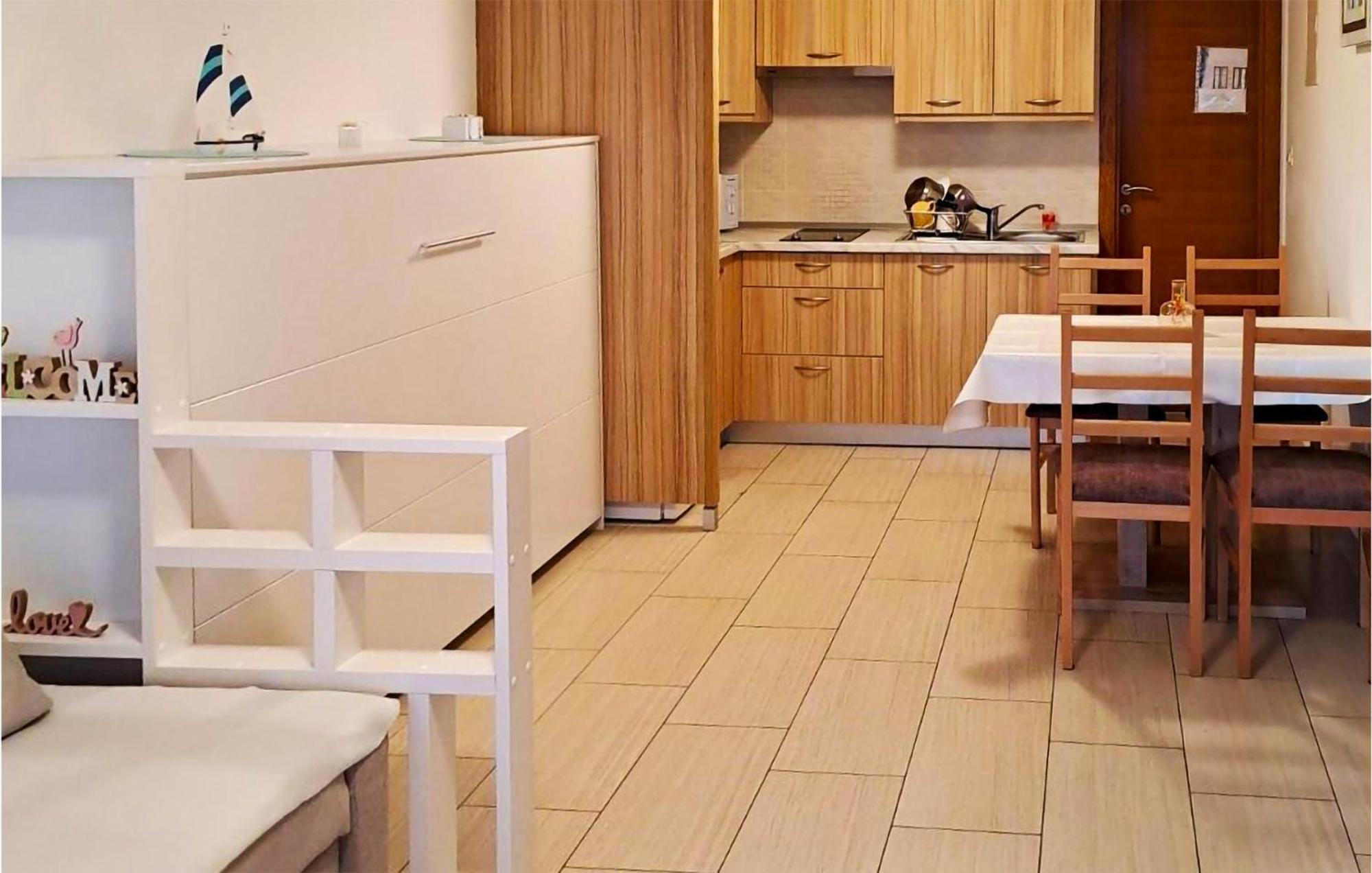 Cozy Apartment In Crikvenica With Kitchen ภายนอก รูปภาพ