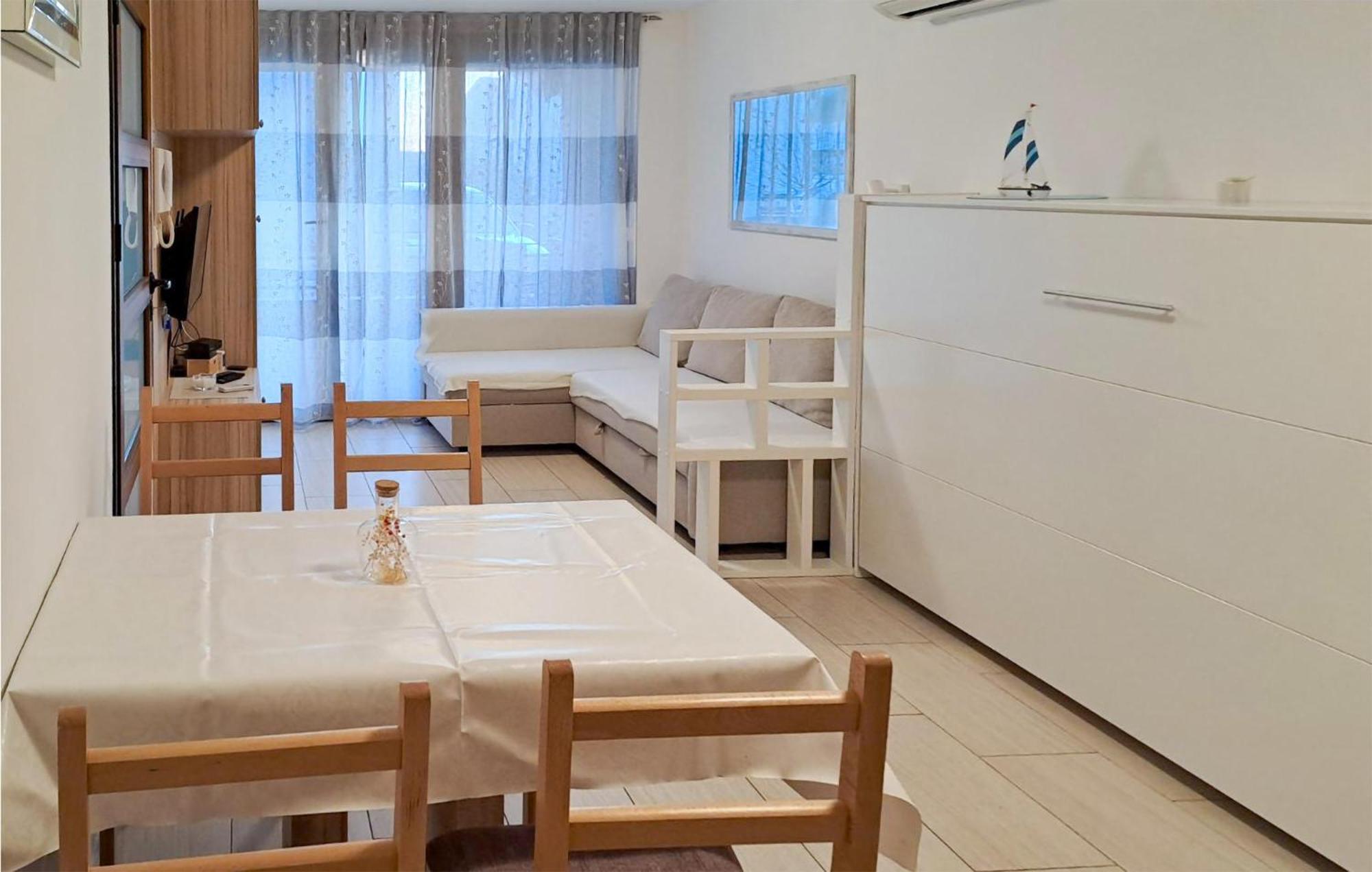 Cozy Apartment In Crikvenica With Kitchen ภายนอก รูปภาพ